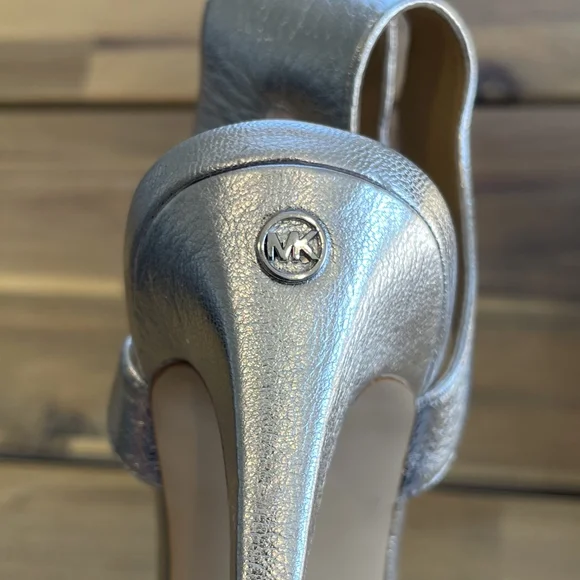 Michael Kors Womens Silver Double Ankle Strap Formal Heels 7.5 - Picture 5 of 6
